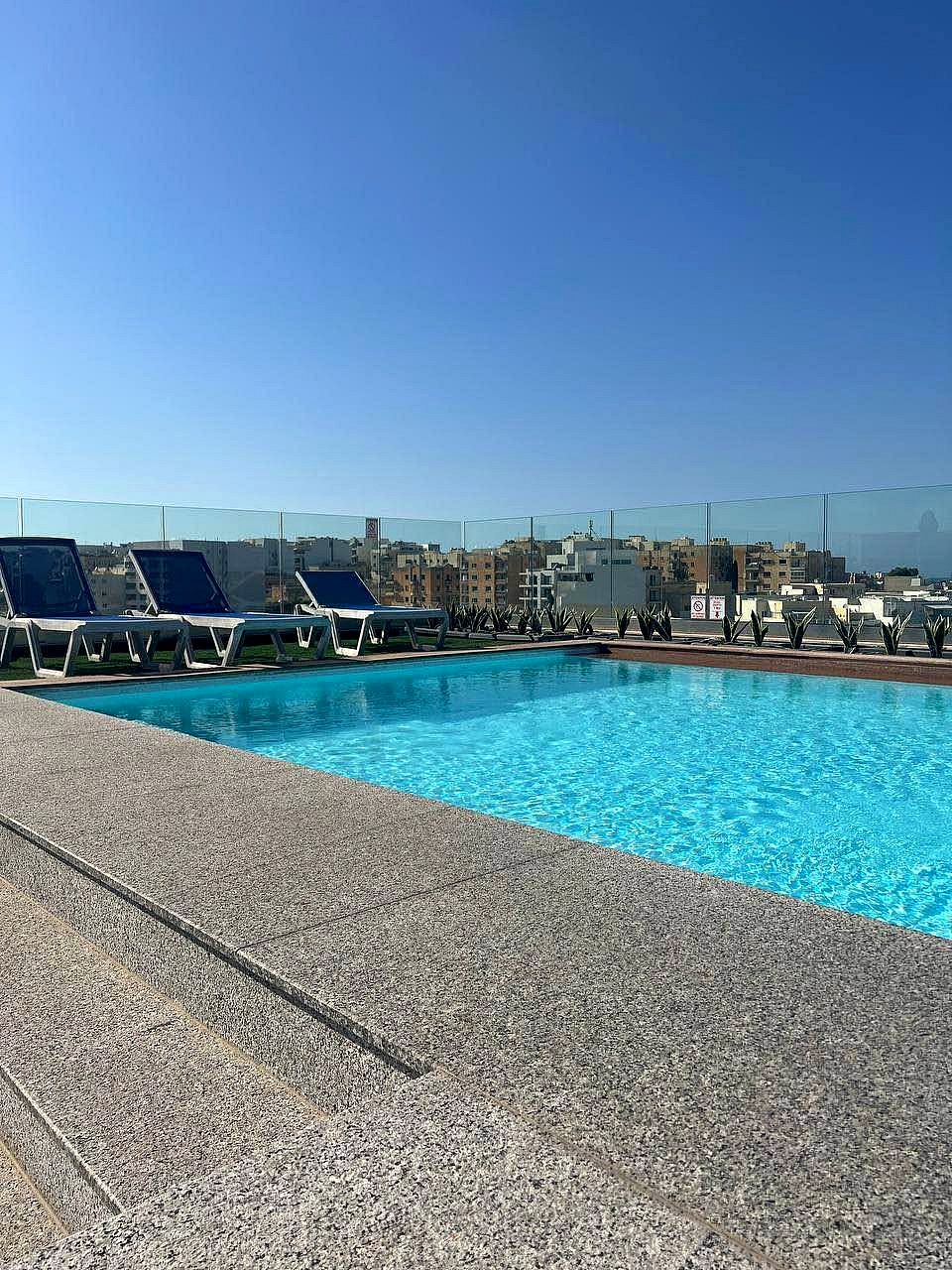 Apartment in St Julian's - 3 beds, 2 baths — 2
