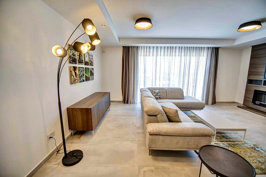 Apartment in St Julian's - 3 beds, 2 baths — 4