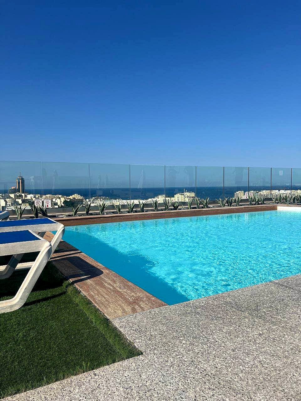 Apartment in St Julian's - 3 beds, 2 baths — 1