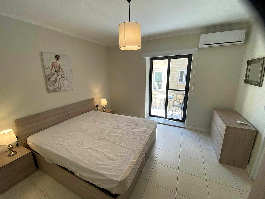 Apartment in Sliema - 3 beds, 2 baths — 4