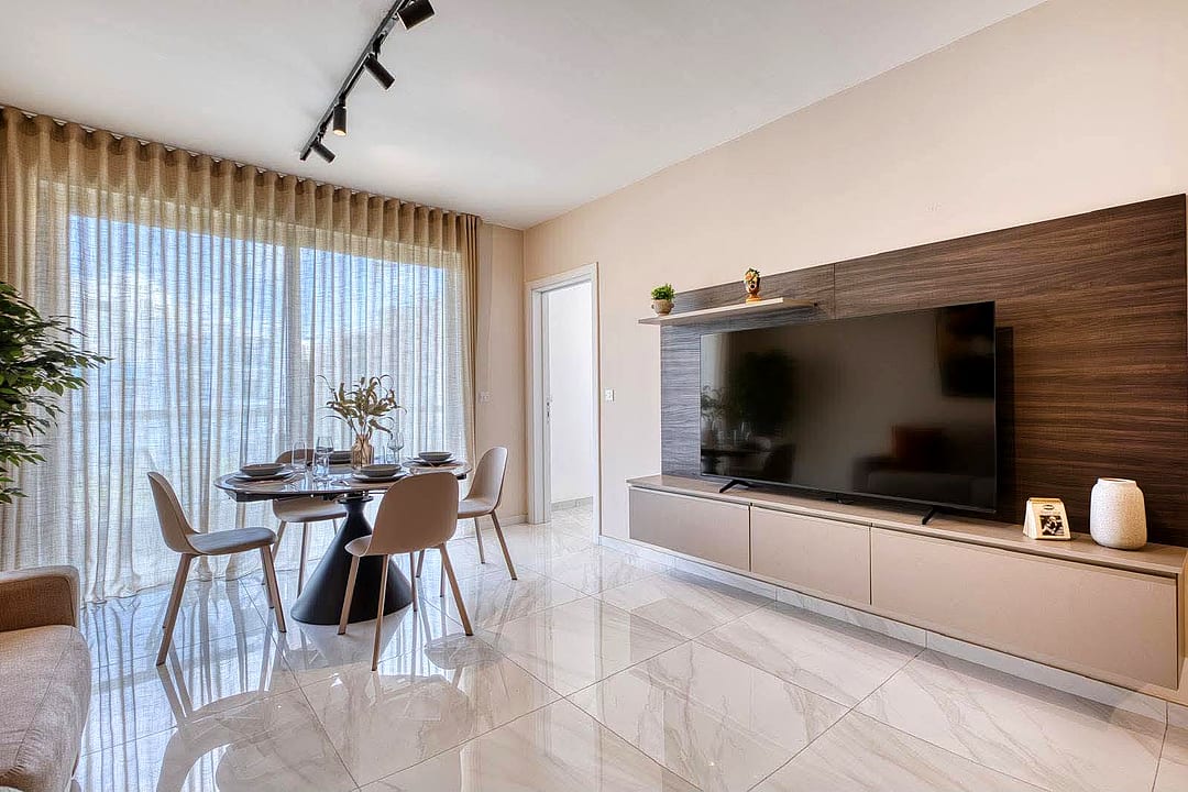 Apartment in Qawra - 2 beds, 2 baths — 1