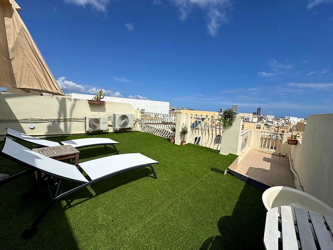Townhouse in Sliema - 2 beds, 1 bath — 2