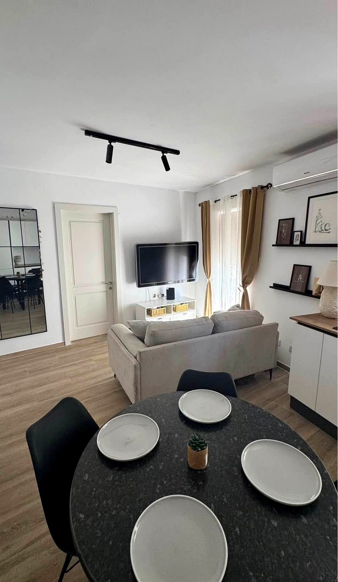 Apartment in Qawra - 2 beds, 1 bath — 5