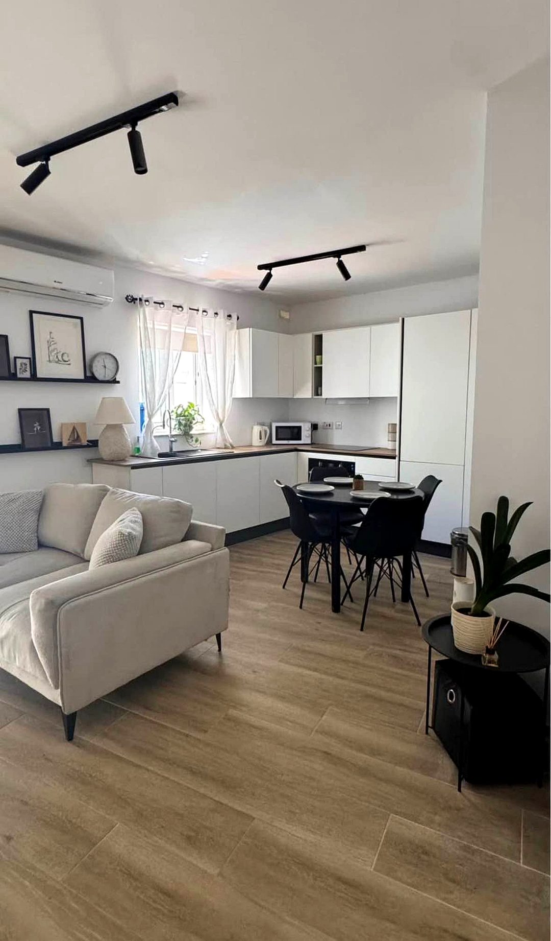 Apartment in Qawra - 2 beds, 1 bath — 1