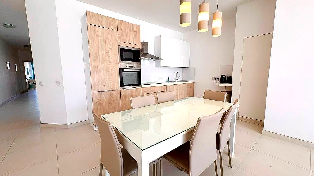 Apartment in Swieqi - 3 beds, 2 baths — 3