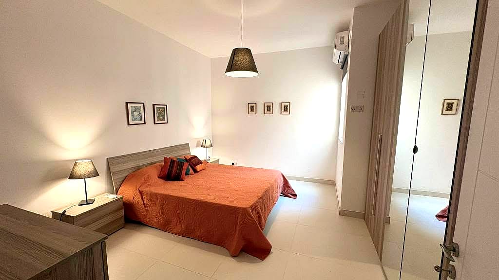 Apartment in Swieqi - 3 beds, 2 baths — 5