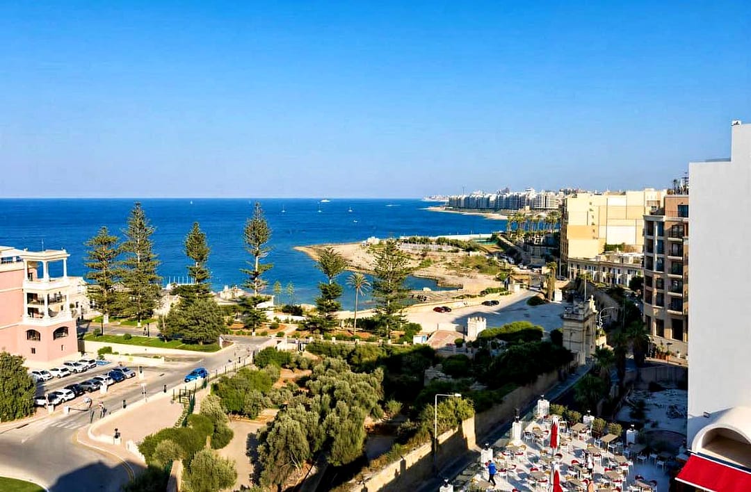 Apartment in St Julian's - 2 beds, 2 baths — 1