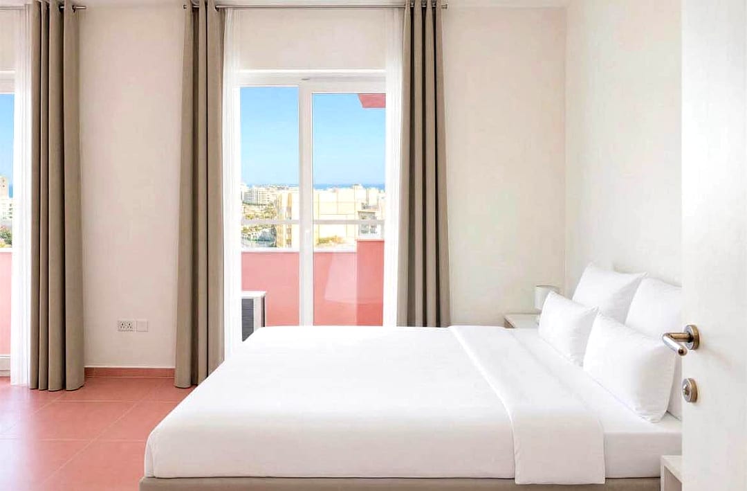 Apartment in St Julian's - 2 beds, 2 baths — 5