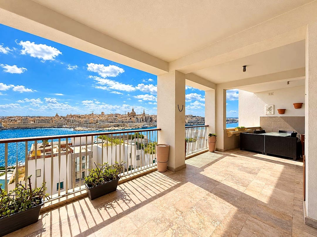 Apartment in Sliema - 4 beds, 3 baths — 2