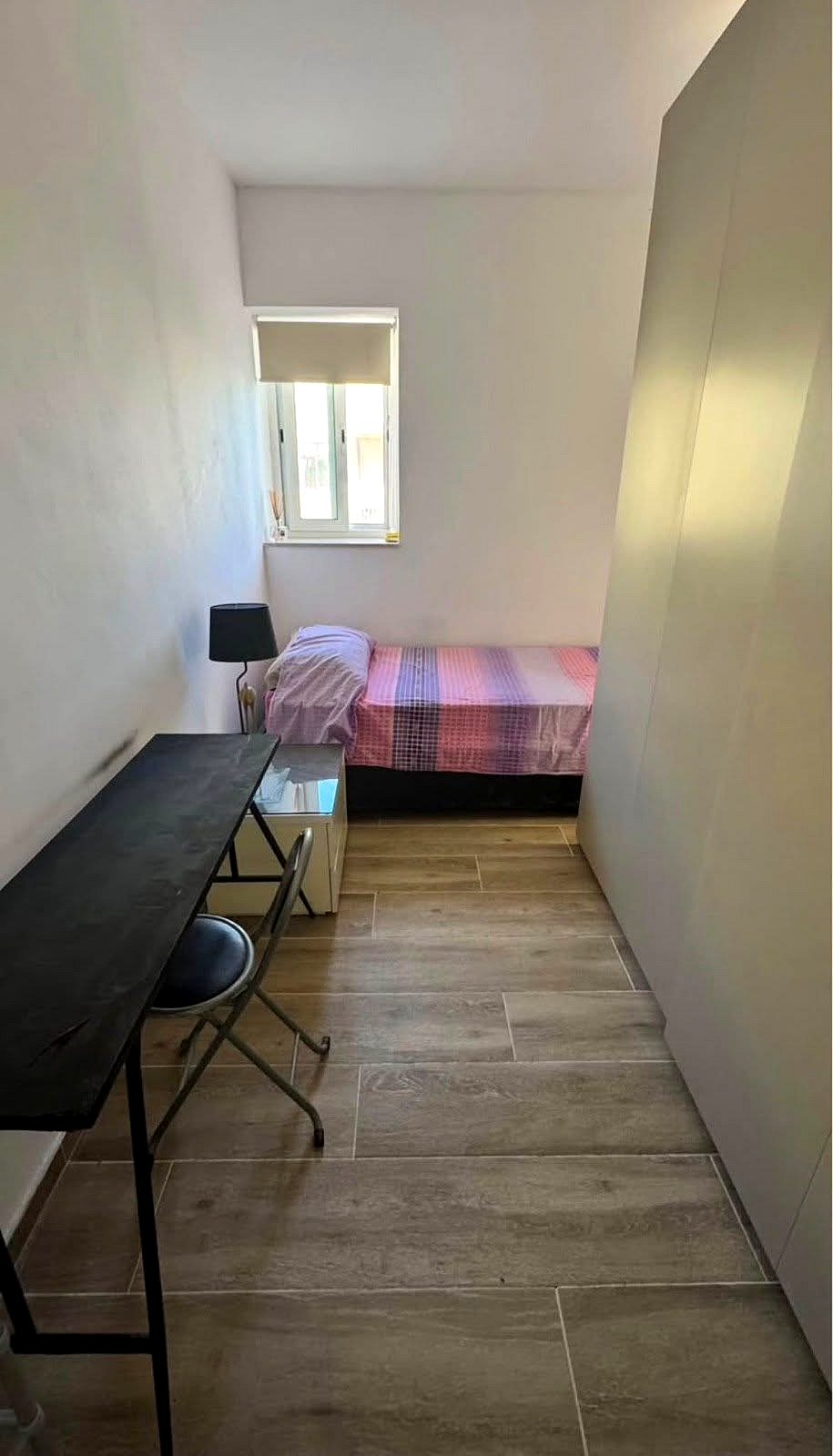 Apartment in Qawra - 2 beds, 1 bath — 5