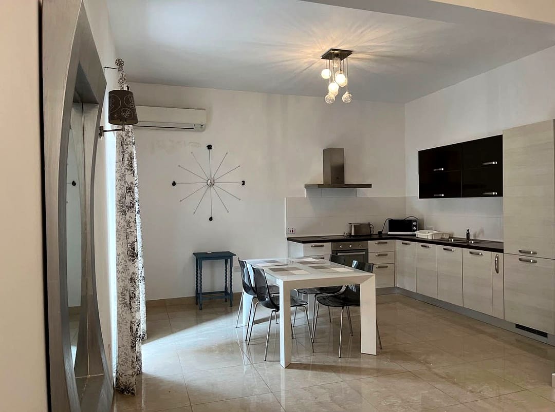 Apartment in Sliema - 3 beds, 2 baths — 2