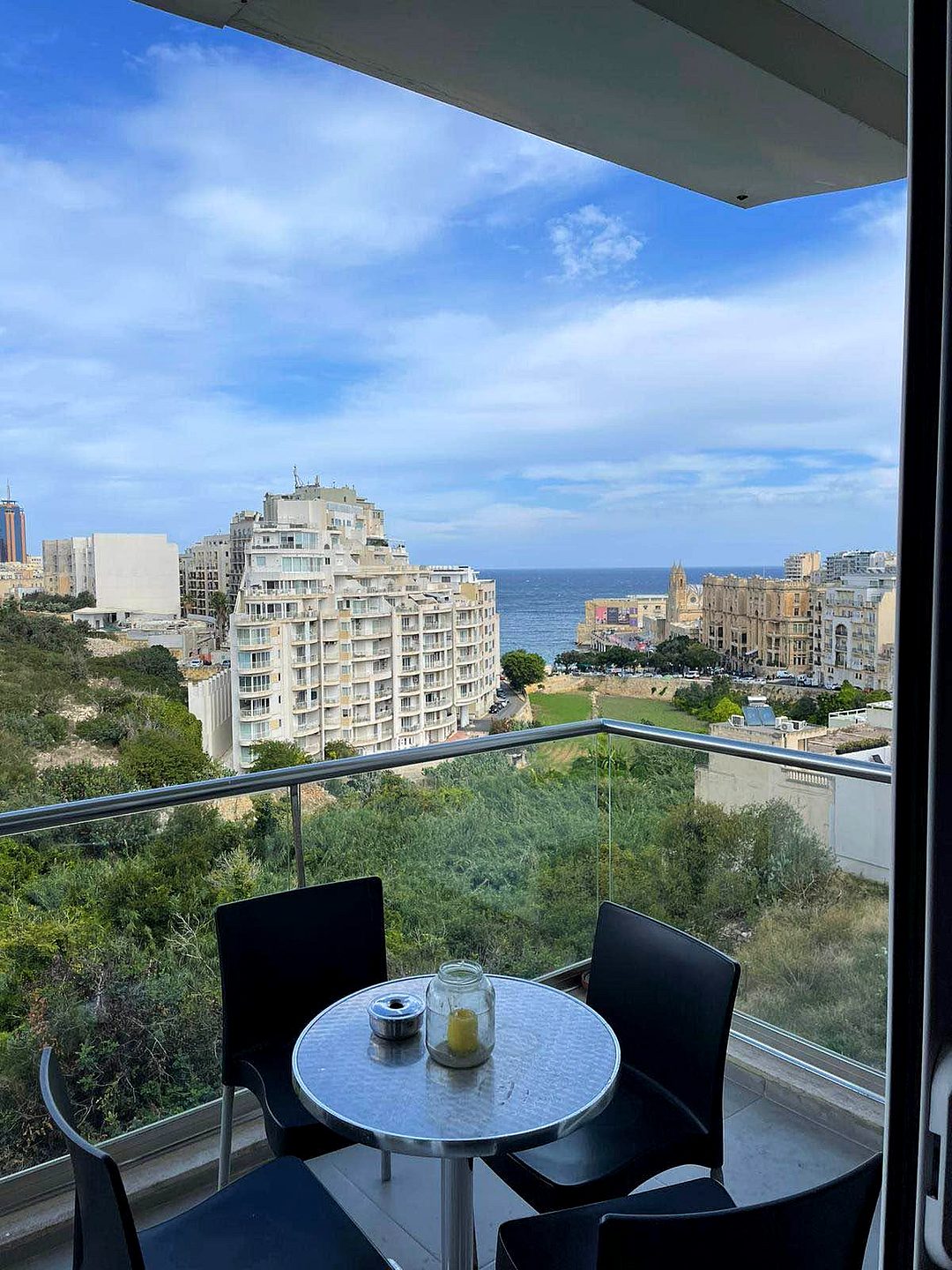 Apartment in St Julian's - 2 beds, 2 baths — 1