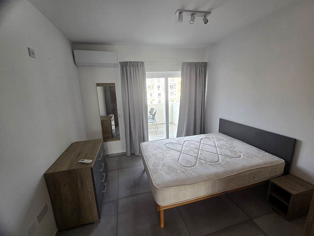 Penthouse in Qawra - 1 bed — 4