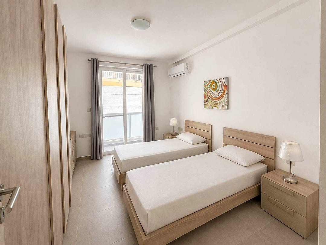 Apartment in Swieqi - 3 beds, 2 baths — 4