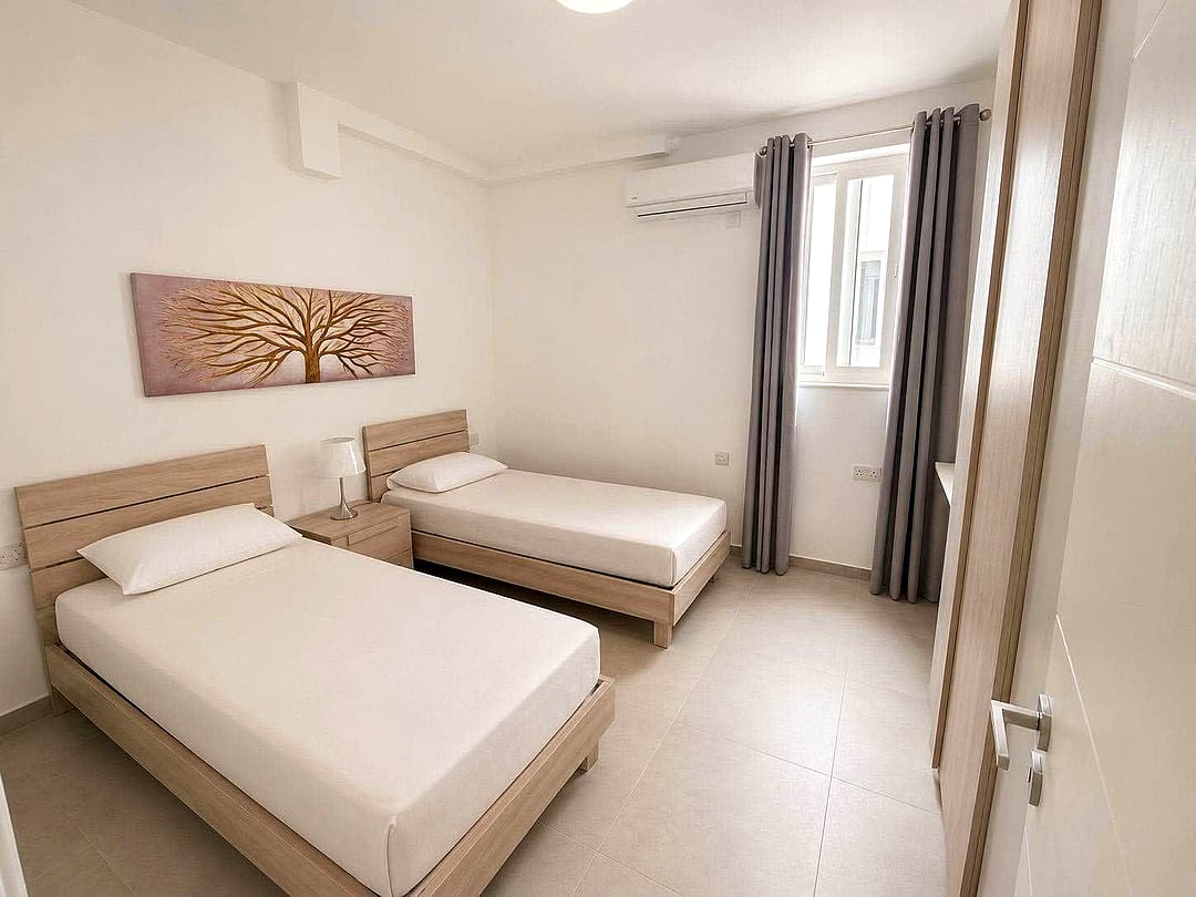 Apartment in Swieqi - 3 beds, 2 baths — 2