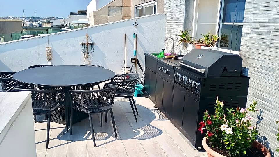 Penthouse in Santa Venera - 2 beds, 2 baths — 4
