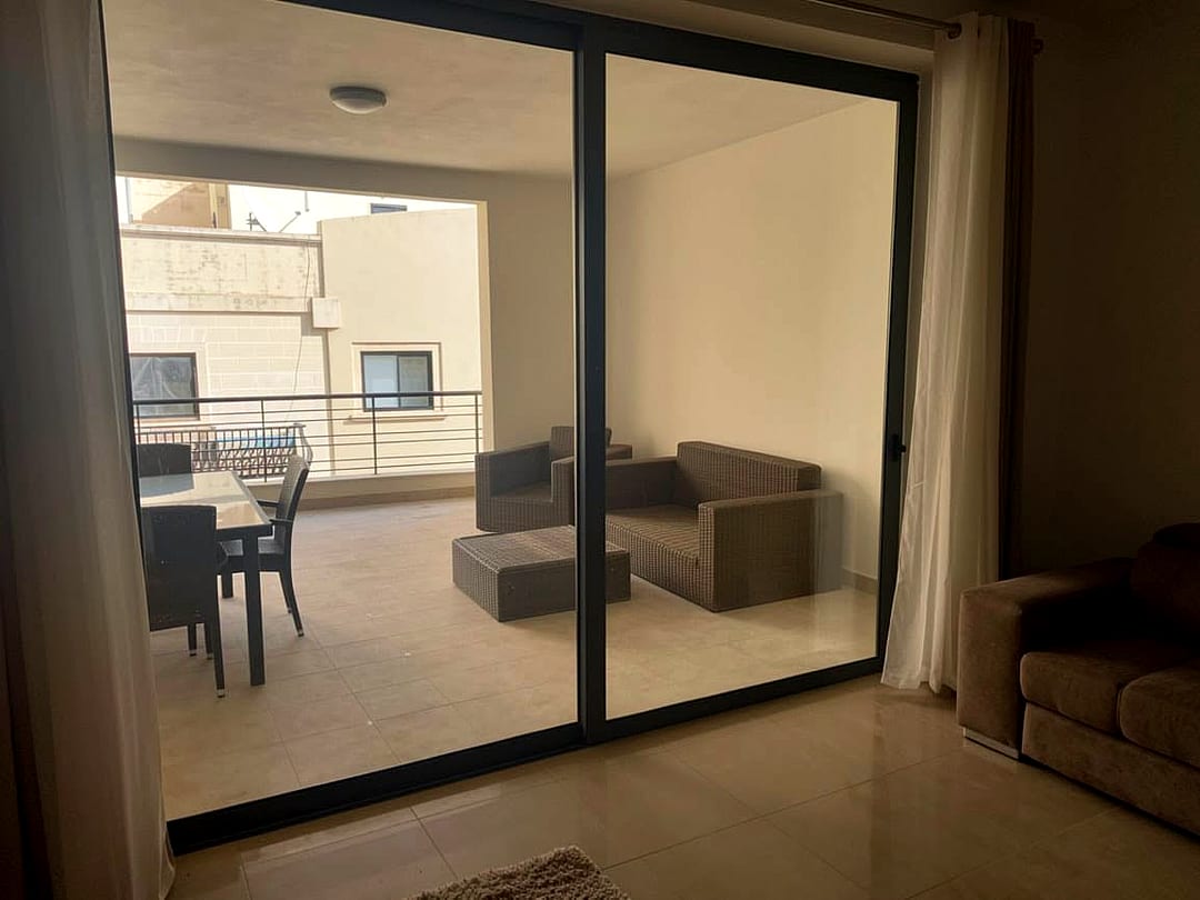 Apartment in St Julian's - 3 beds, 2 baths — 2