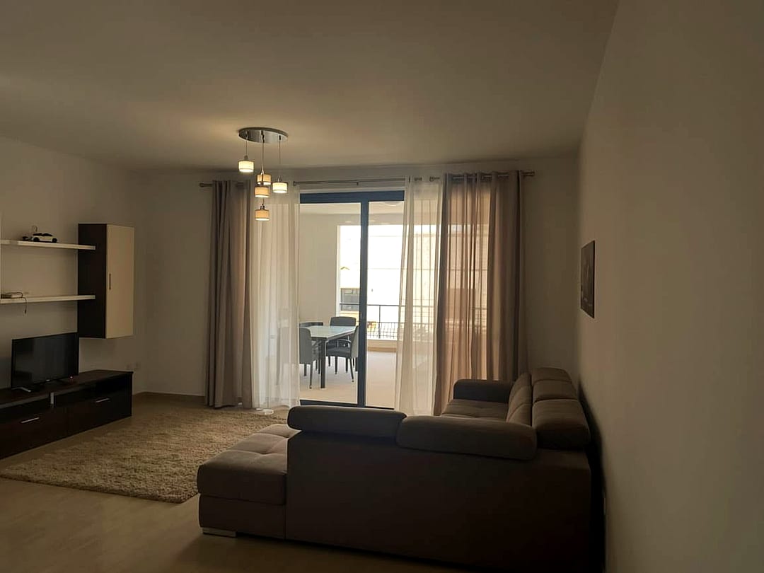 Apartment in St Julian's - 3 beds, 2 baths — 4