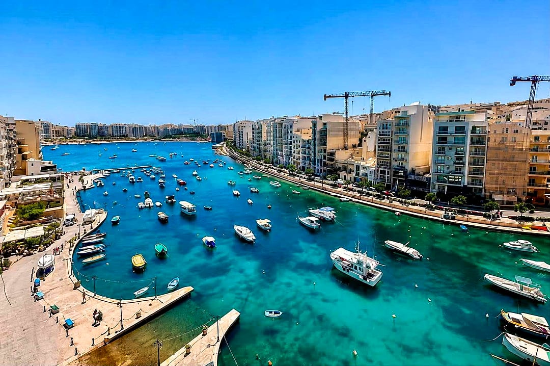 Apartment in St Julian's - 3 beds, 3 baths — 2
