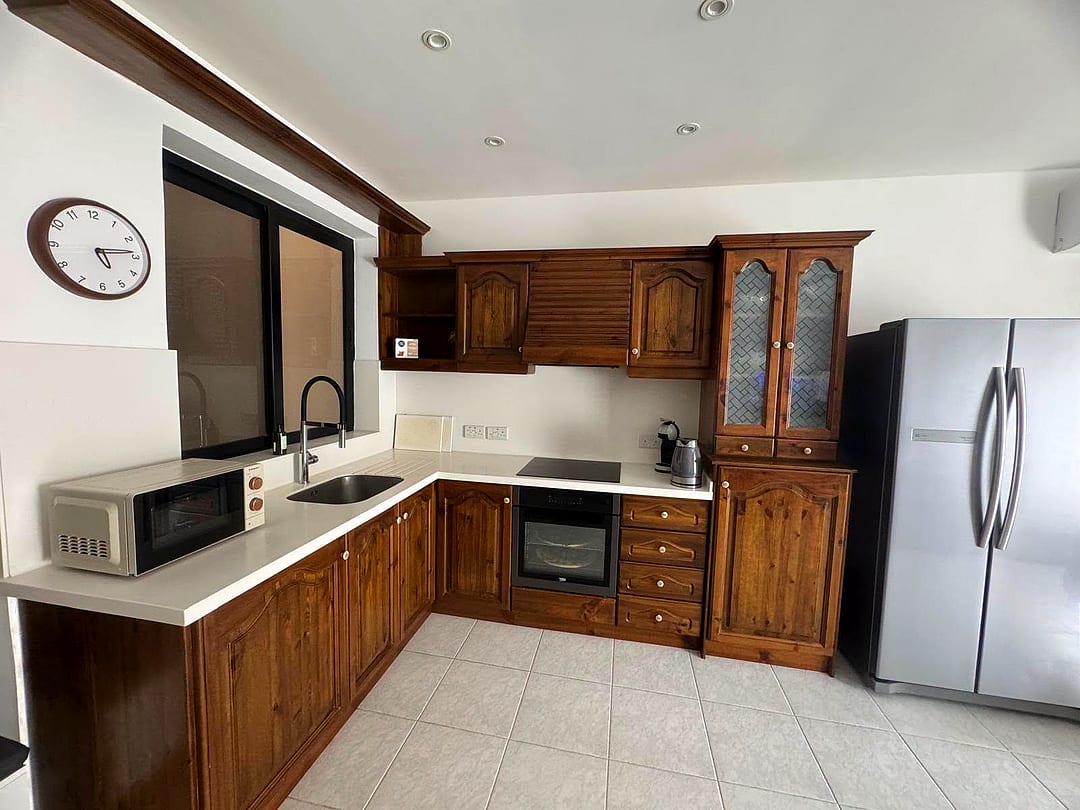 Apartment in Qawra - 3 beds, 2 baths — 2