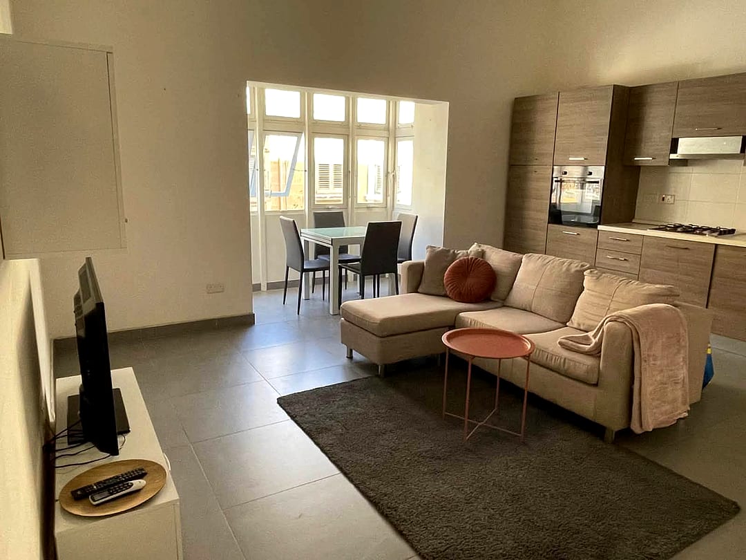 Apartment in Gzira - 2 beds, 1 bath — 4