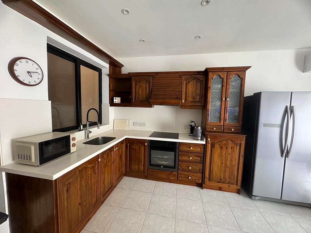 Apartment in Qawra - 3 beds, 2 baths — 1