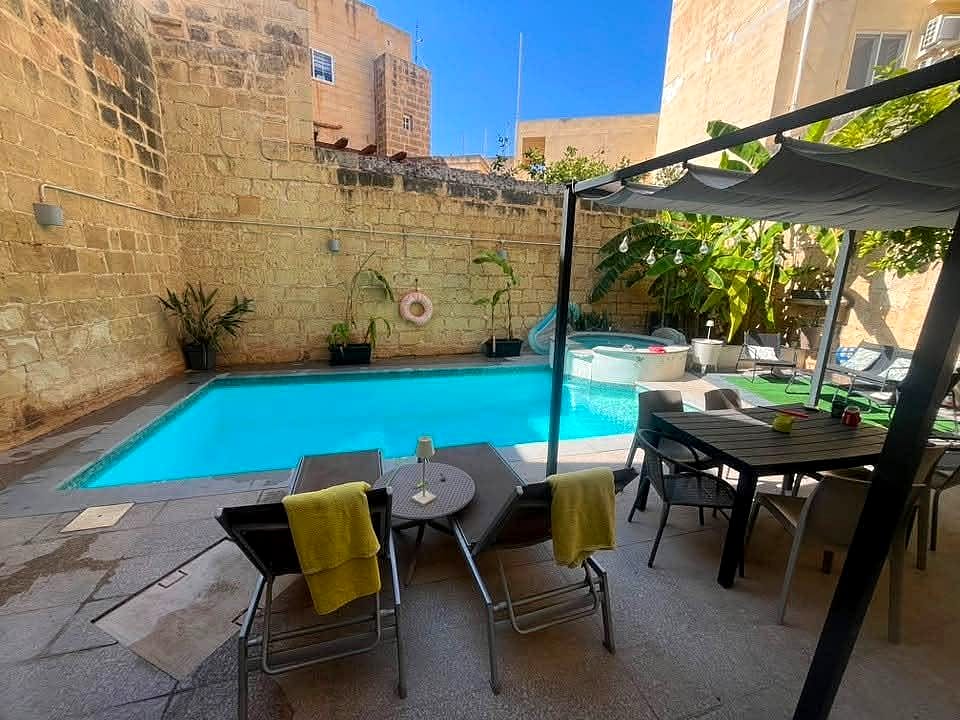 House in Birkirkara - 4 beds, 2 baths — 1