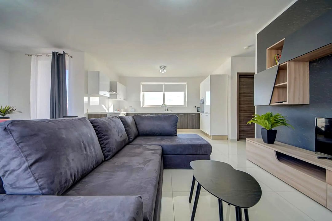 Apartment in Qawra - 2 beds, 2 baths — 1