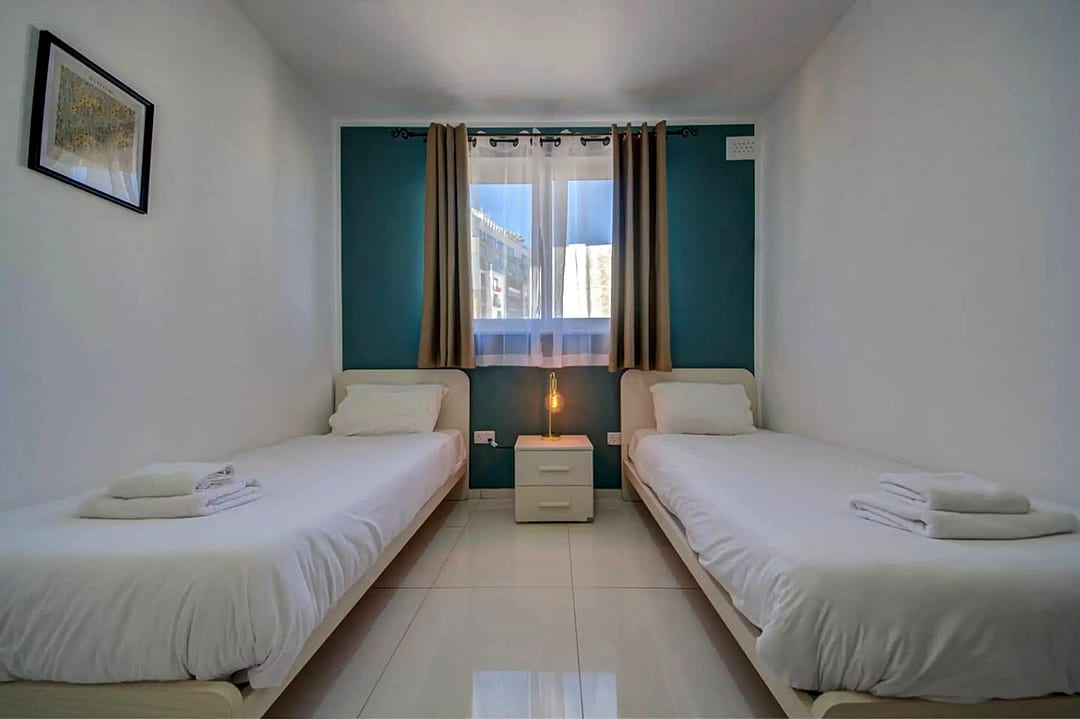 Apartment in Qawra - 2 beds, 2 baths — 4