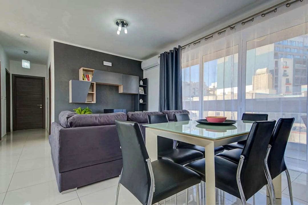 Apartment in Qawra - 2 beds, 2 baths — 2