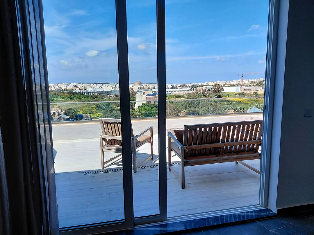 Penthouse in Lija - 2 beds, 2 baths — 4