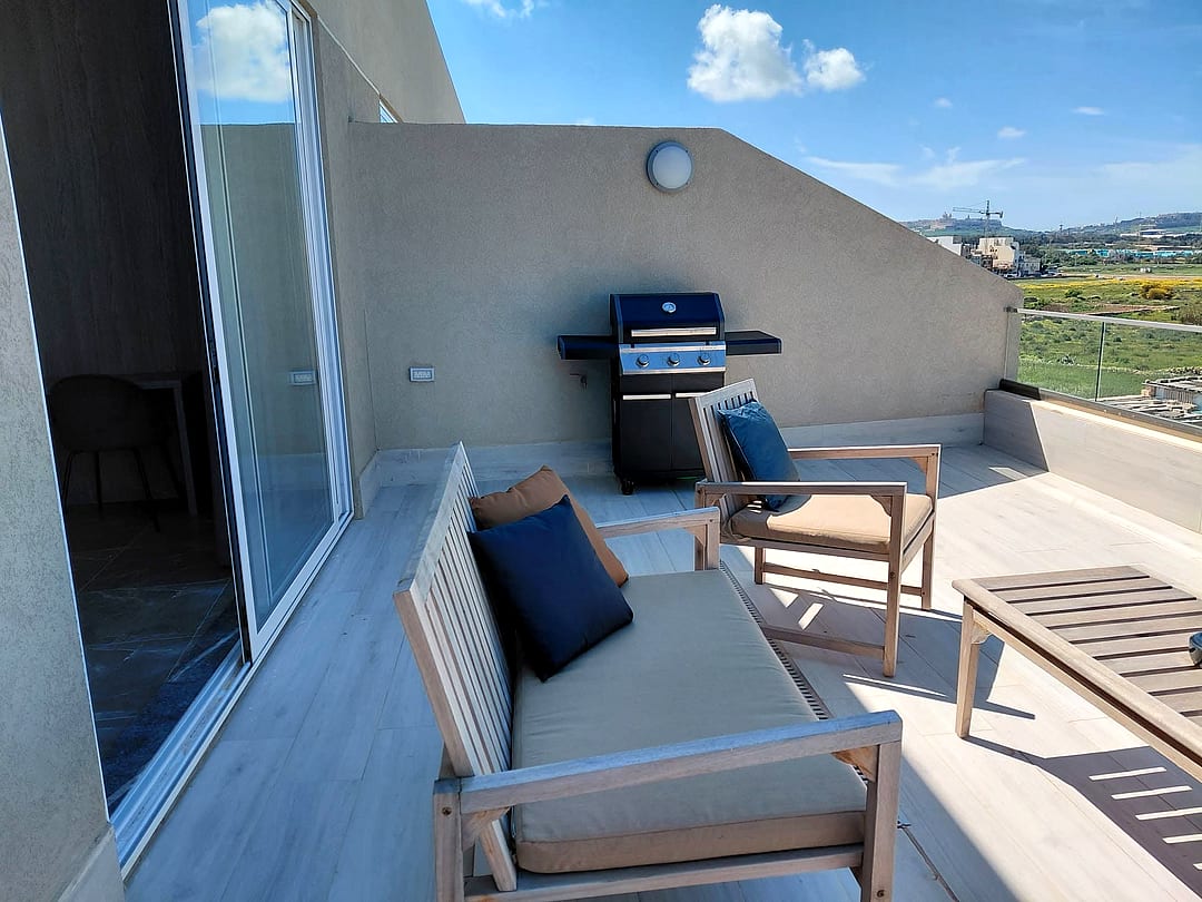 Penthouse in Lija - 2 beds, 2 baths — 2