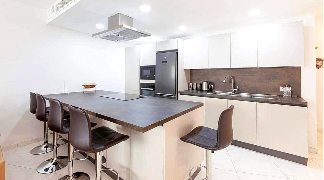 Apartment in Swieqi - 3 beds, 2 baths — 2
