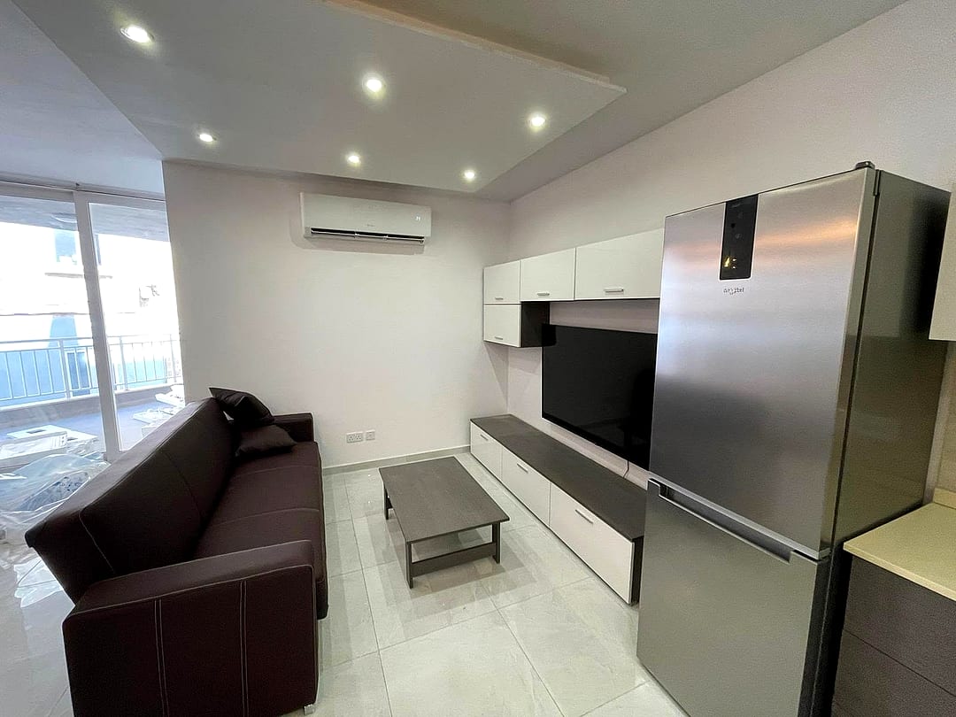 Apartment in Gzira - 2 beds, 2 baths — 4