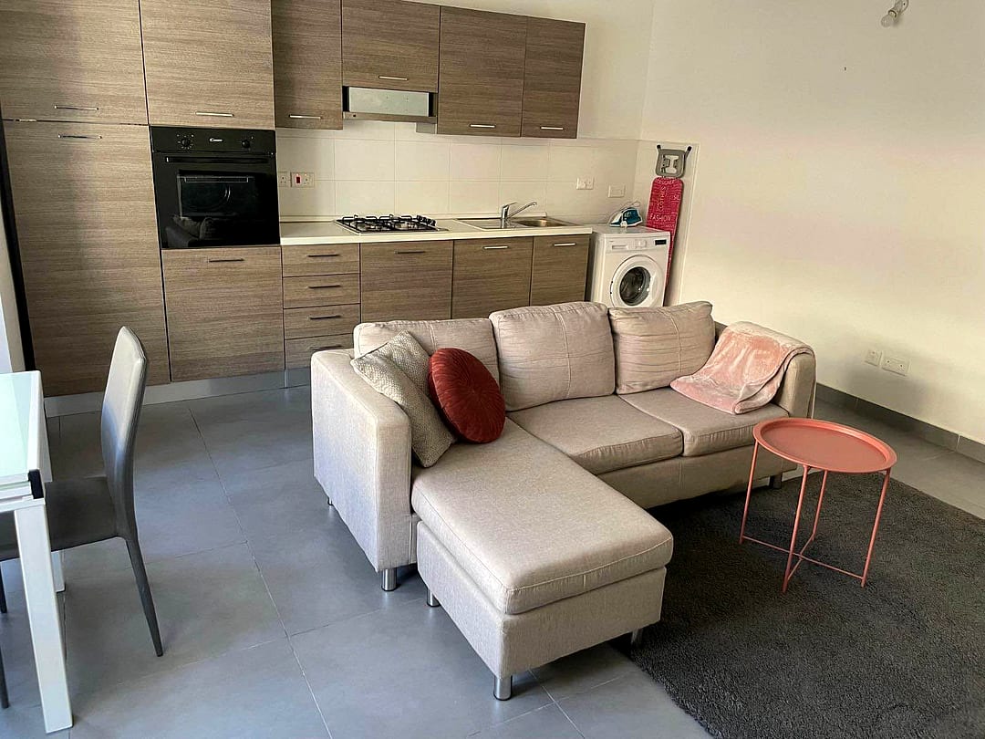 Apartment in Gzira - 2 beds, 1 bath — 1