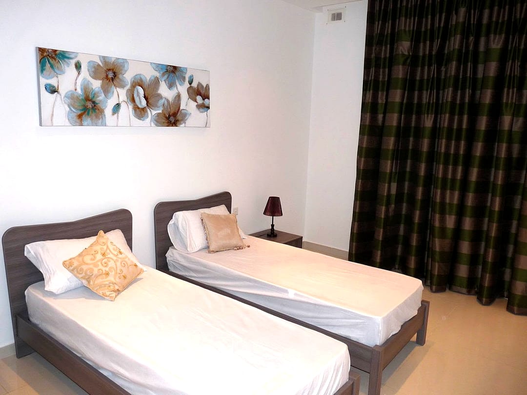 Apartment in St Julian's - 3 beds, 2 baths — 5