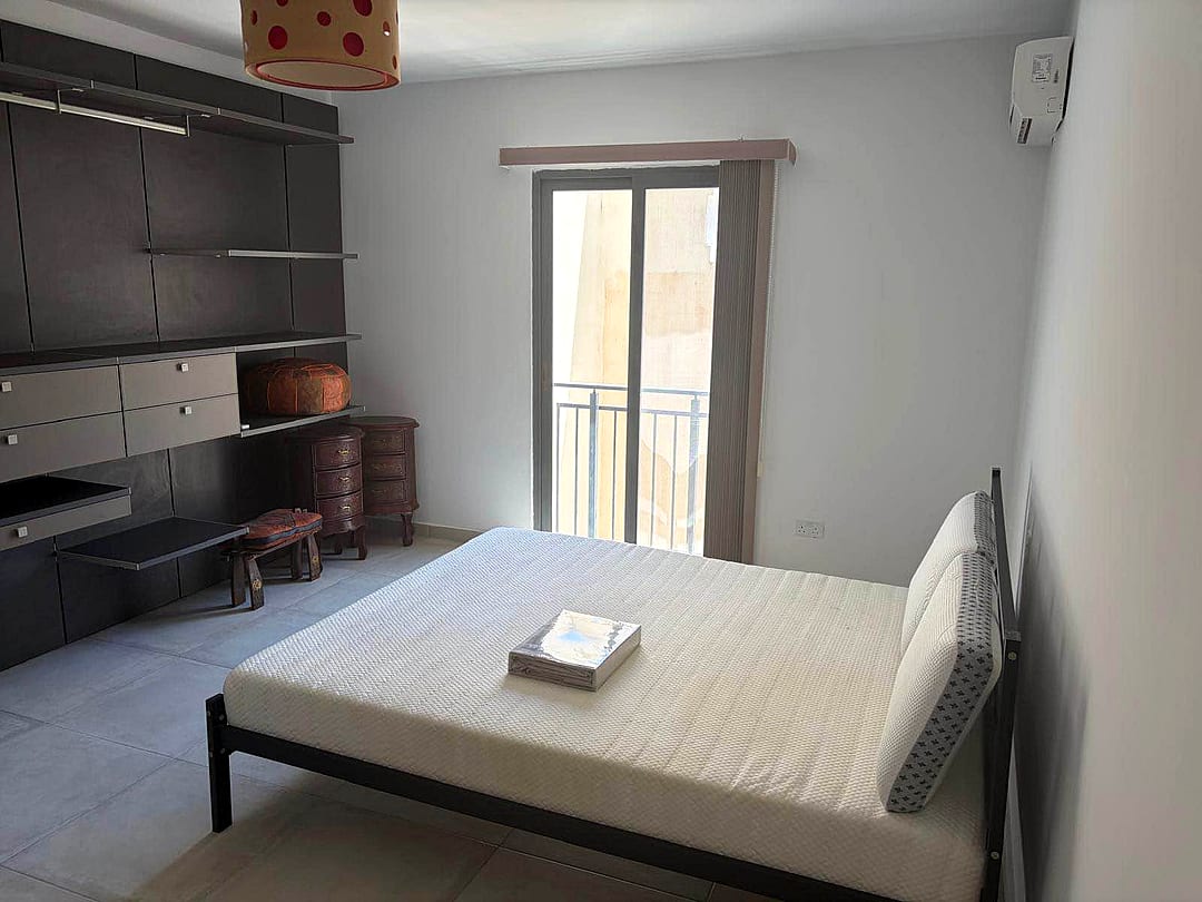 Apartment in Swieqi - 3 beds, 2 baths — 5