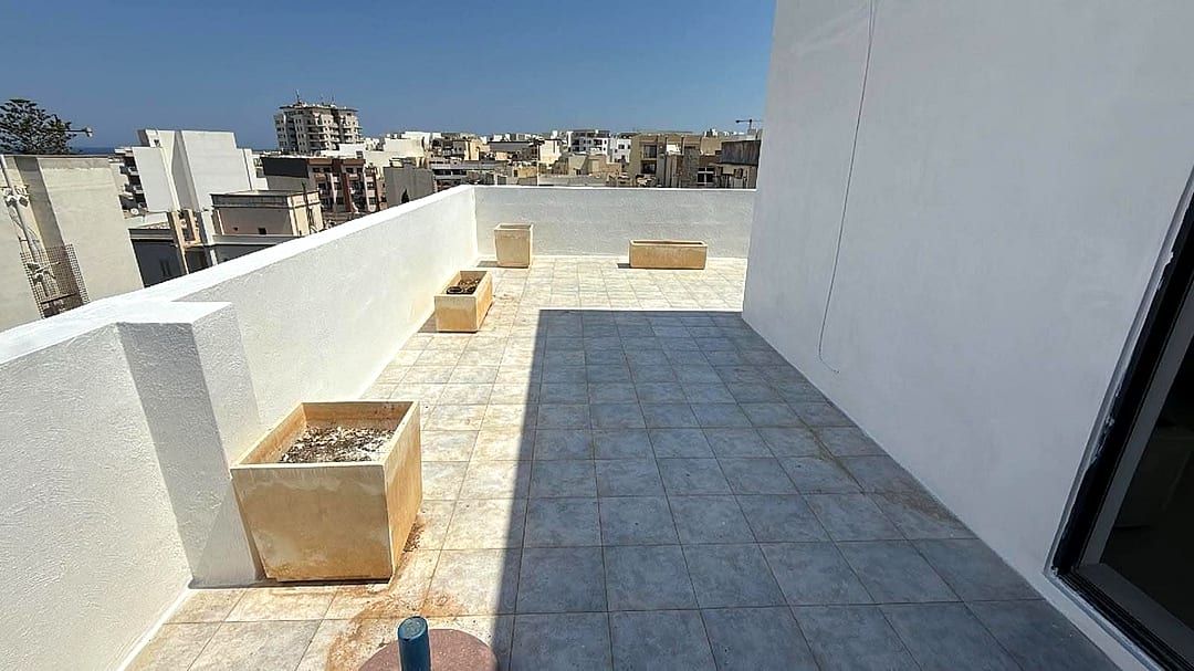 Penthouse in St Paul's Bay - 2 beds, 1 bath — 3