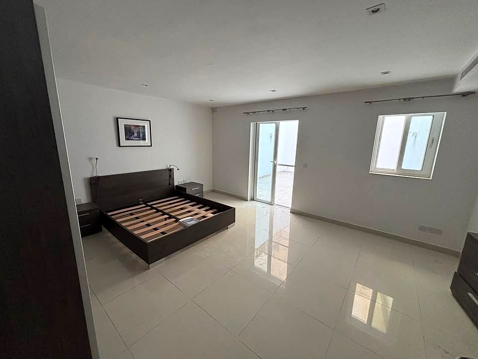 Apartment in Swieqi - 5 beds, 3 baths — 5