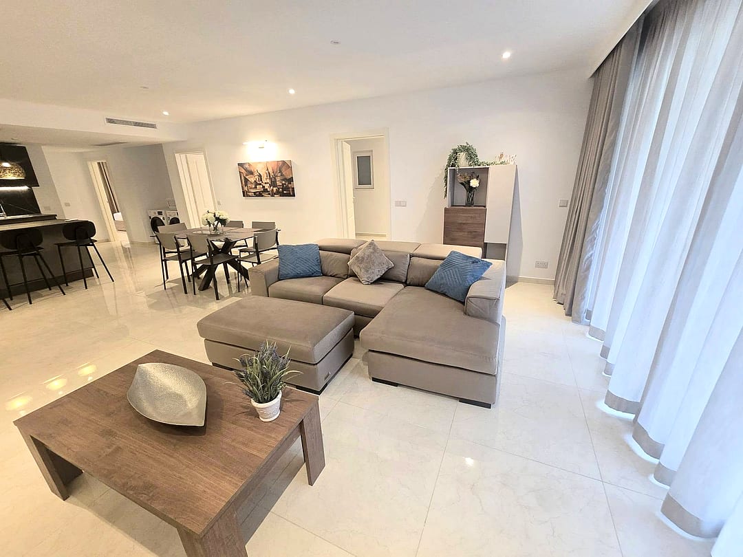 Apartment in Swieqi - 2 beds, 2 baths — 1