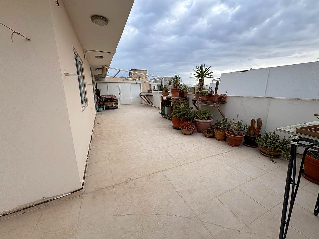 Penthouse in Mosta - 2 beds, 2 baths — 1