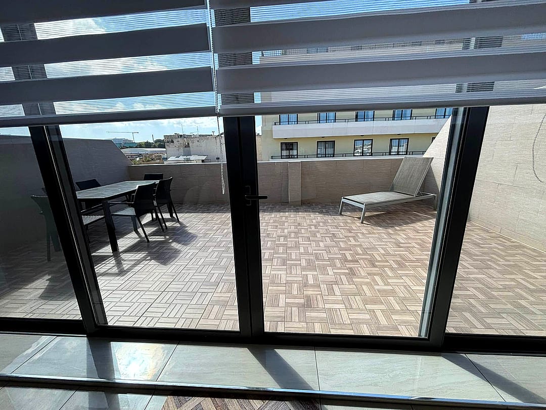 Penthouse in Gzira - 3 beds, 2 baths — 1