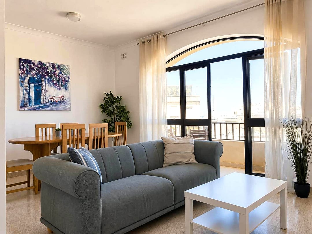 Apartment in Sliema - 2 beds, 1 bath — 1