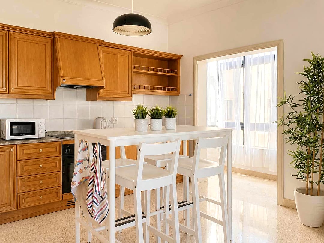 Apartment in Sliema - 2 beds, 1 bath — 5