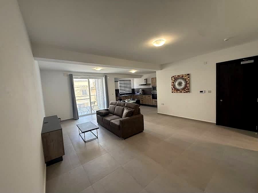 Apartment in Swieqi - 3 beds, 2 baths — 1