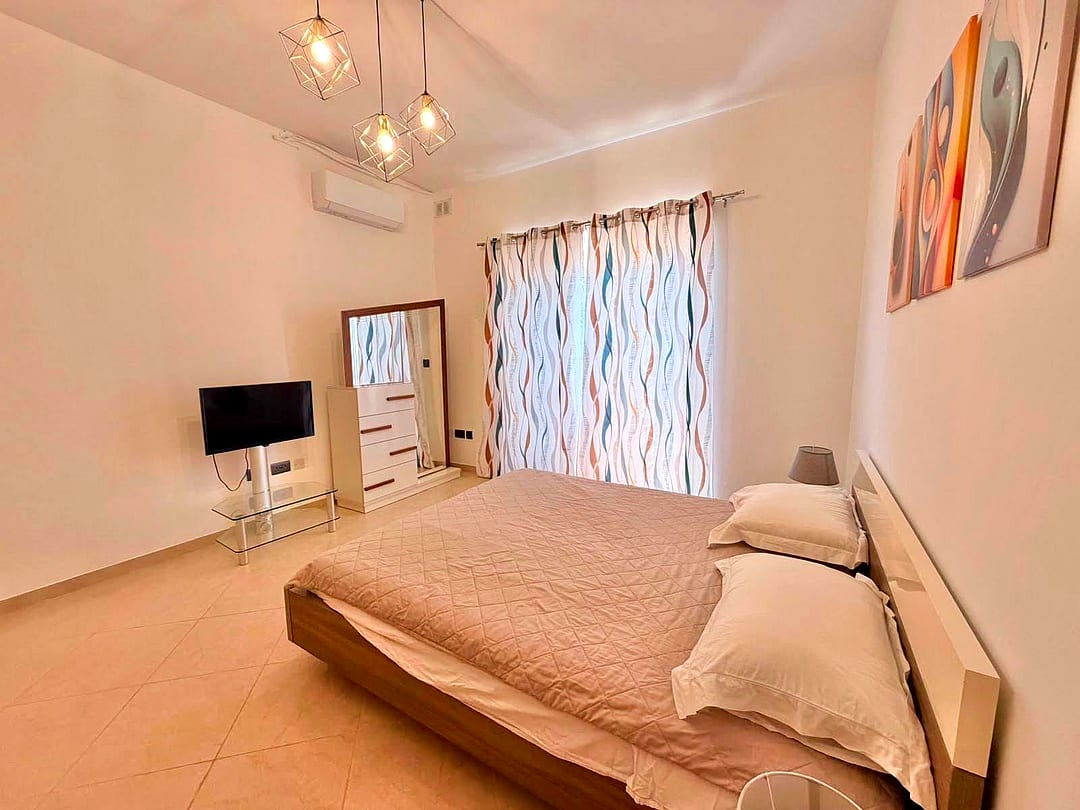 Apartment in Fgura - 3 beds, 2 baths — 5