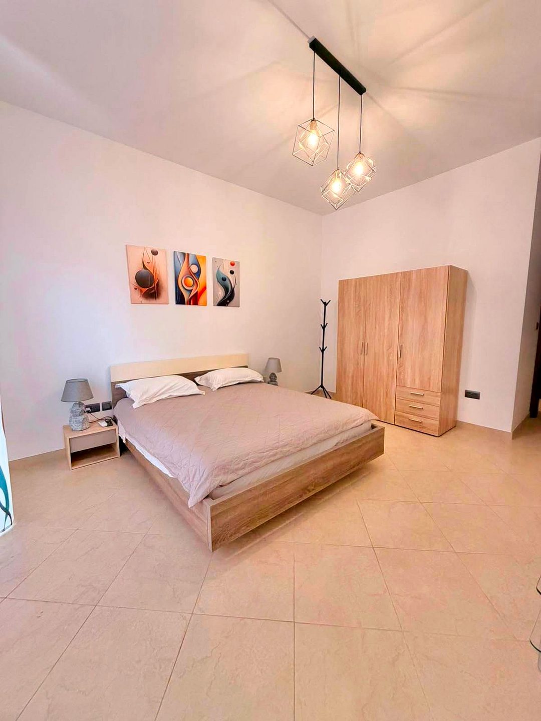 Apartment in Fgura - 3 beds, 2 baths — 4