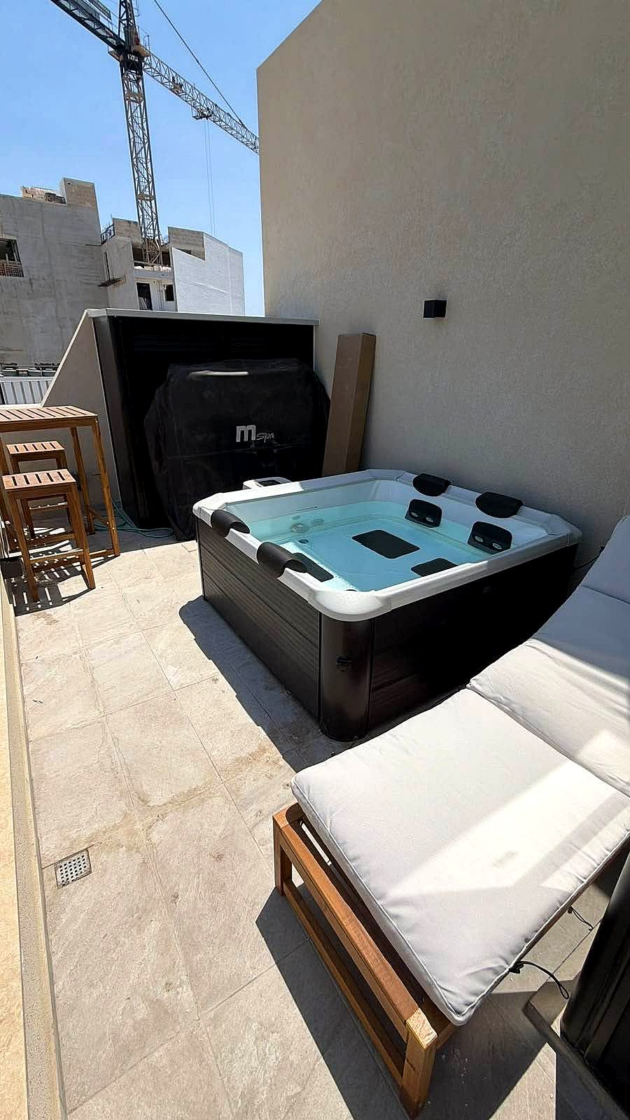 Penthouse in Gzira - 2 beds, 1 bath — 1