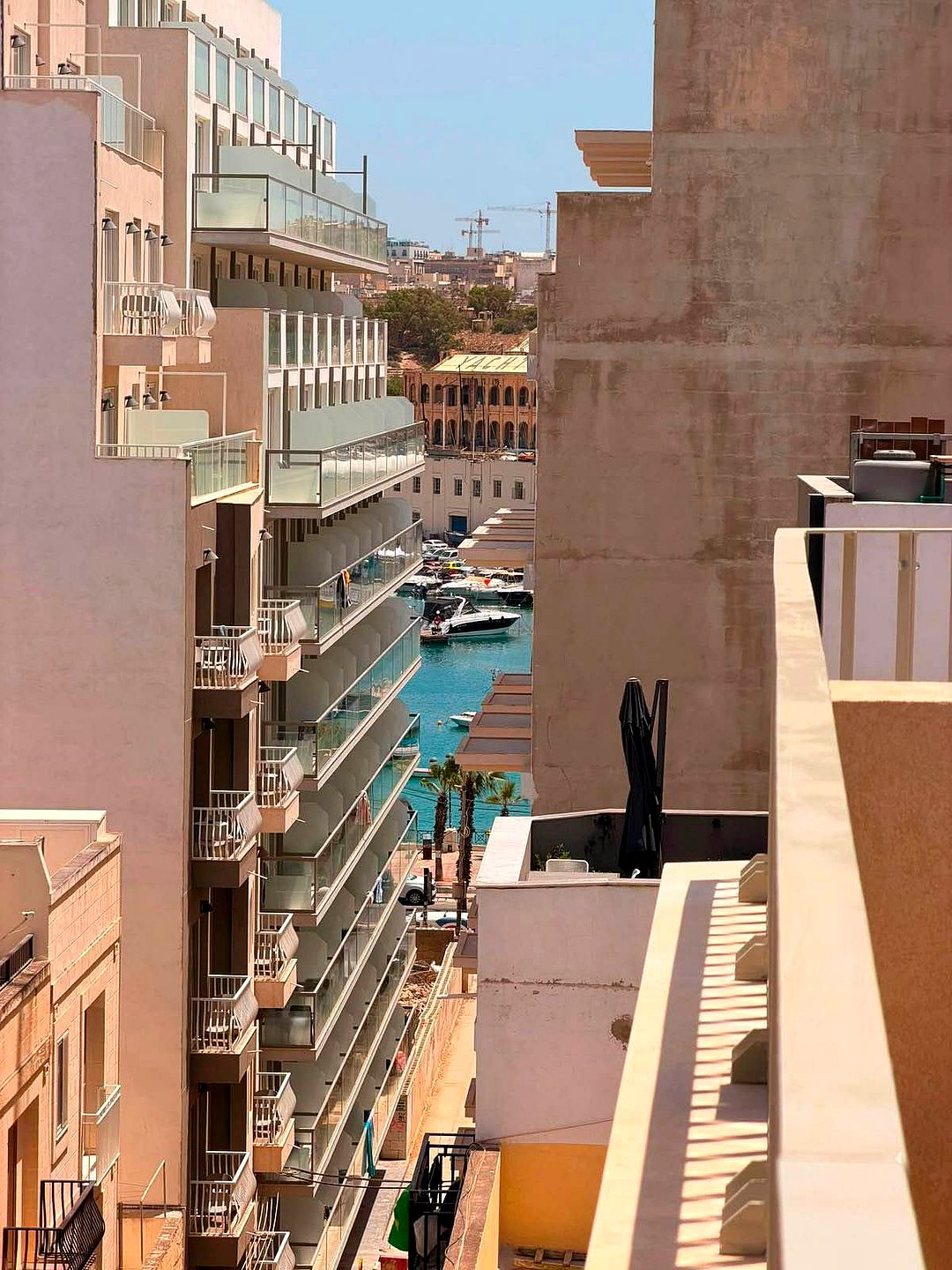 Penthouse in Gzira - 2 beds, 1 bath — 3