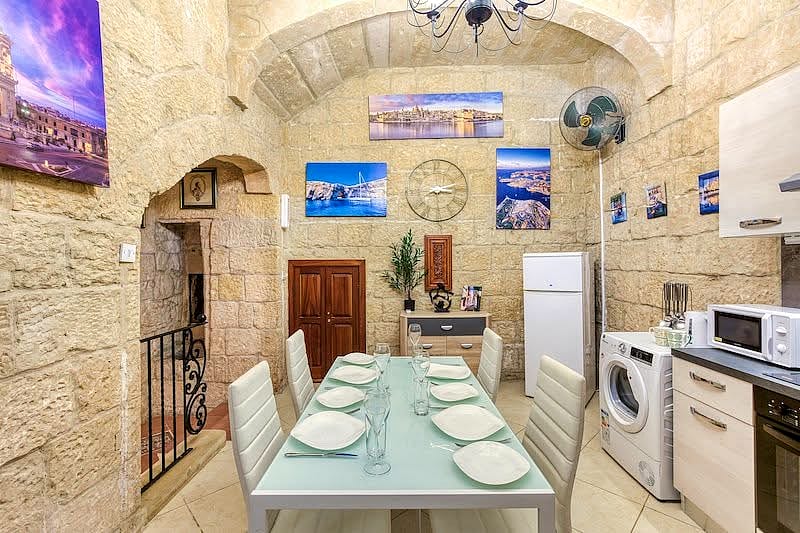 Townhouse in Valletta - 1 bed, 2 baths — 1
